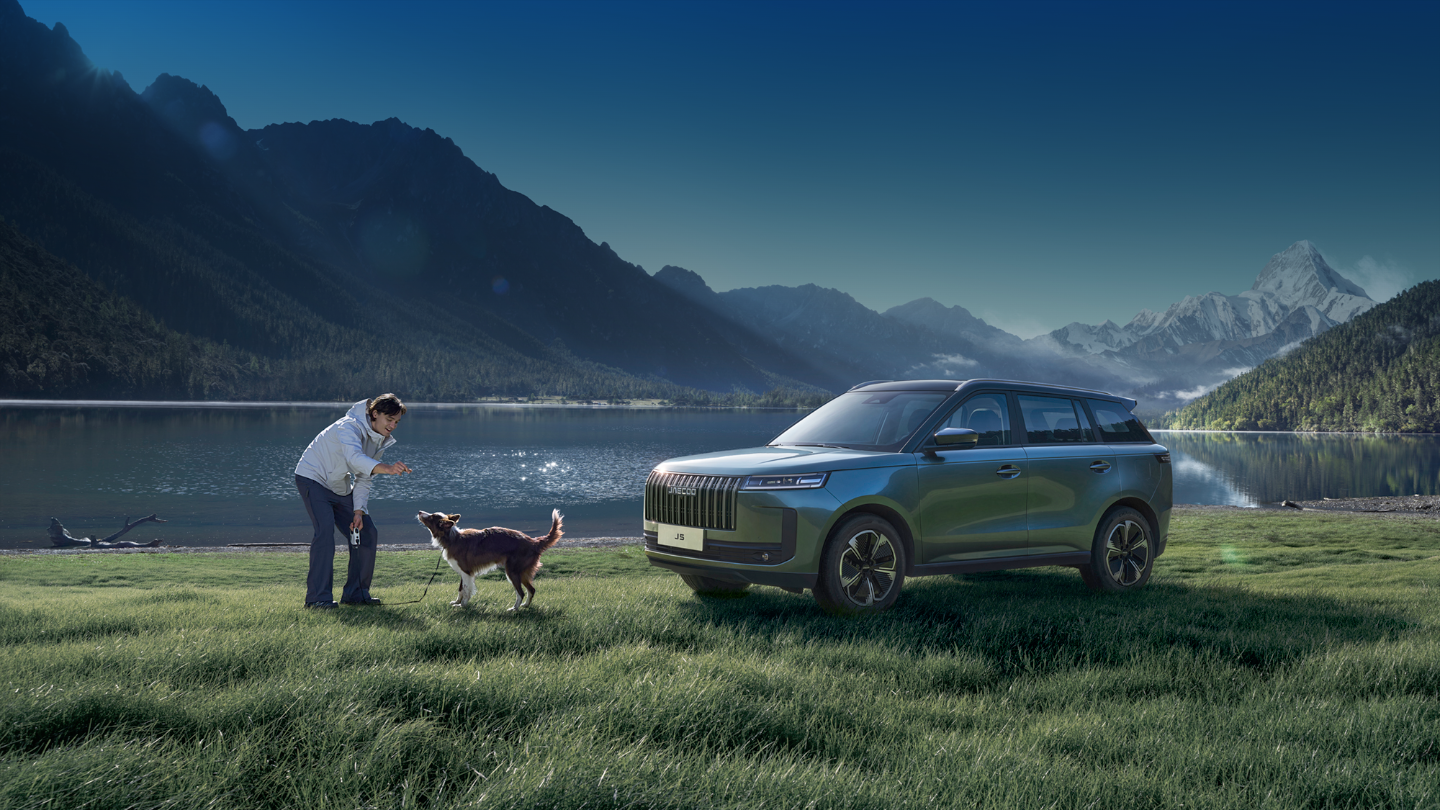 JAECOO J5 compact SUV outdoors